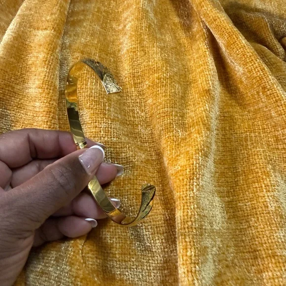 Elegant Gold Hinge Bangle Set - Picture 5 of 7